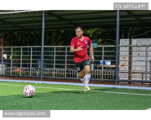 黑皮足球明星盘点他们的辉煌成就与个人魅力分析 黑皮足球明星盘点他们的辉煌成就与个人魅力分析